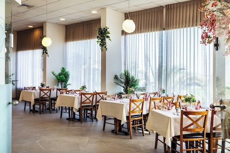 Daily buffet breakfast (ILS 70 per person)
