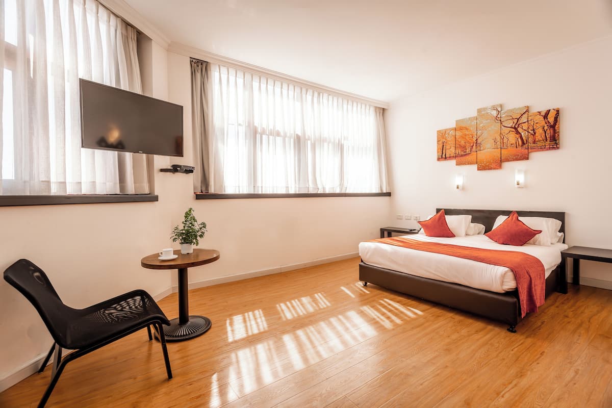 Junior studio | Een minibar, een kluis op de kamer, een bureau