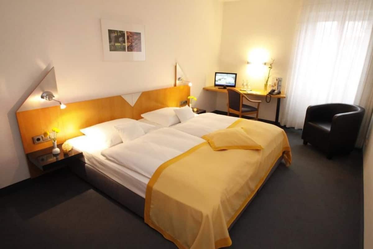 Double Room | Blackout drapes, iron/ironing board (on request), cribs (free)