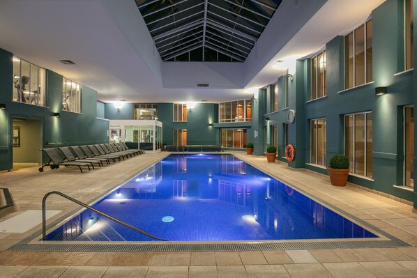 Indoor pool, sun loungers