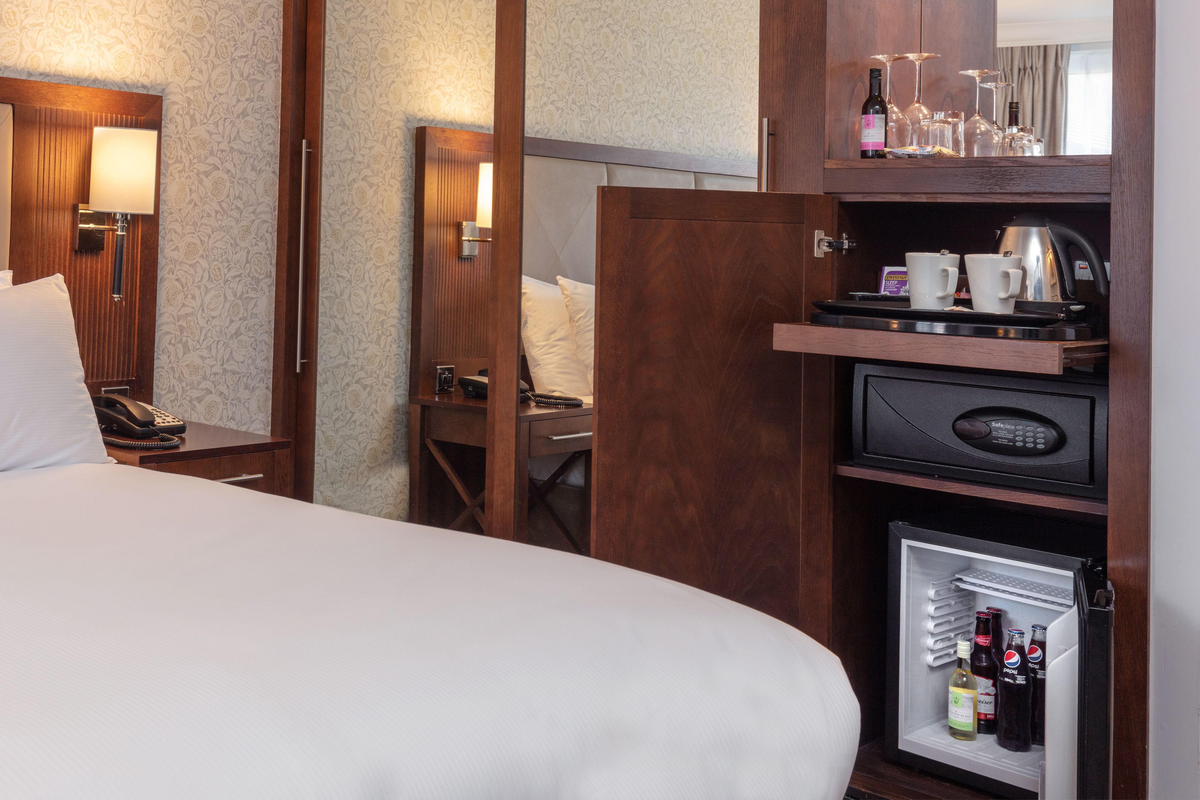 Hypo-allergenic bedding, in-room safe, desk, blackout curtains