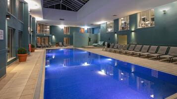 Indoor pool, pool loungers