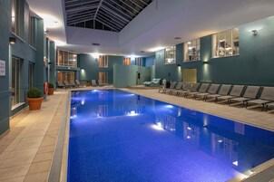 Indoor pool, sun loungers