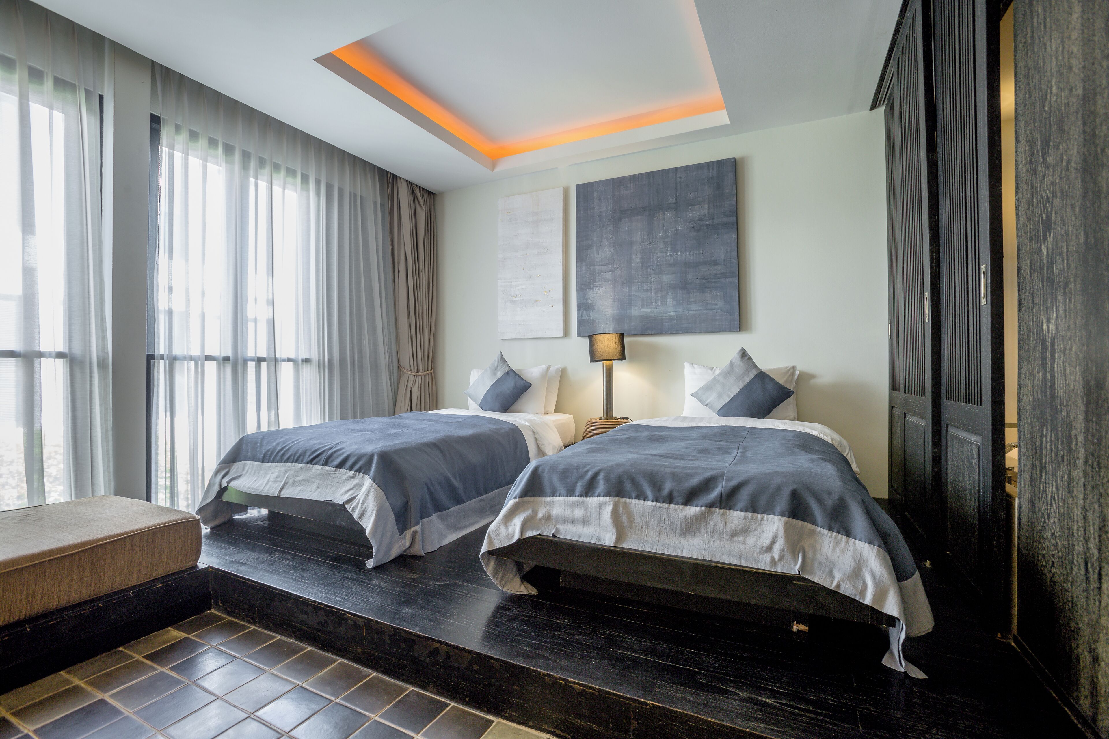 Deluxe Room, 2 Twin Beds, Bathtub | Premium bedding, minibar, in-room safe, desk