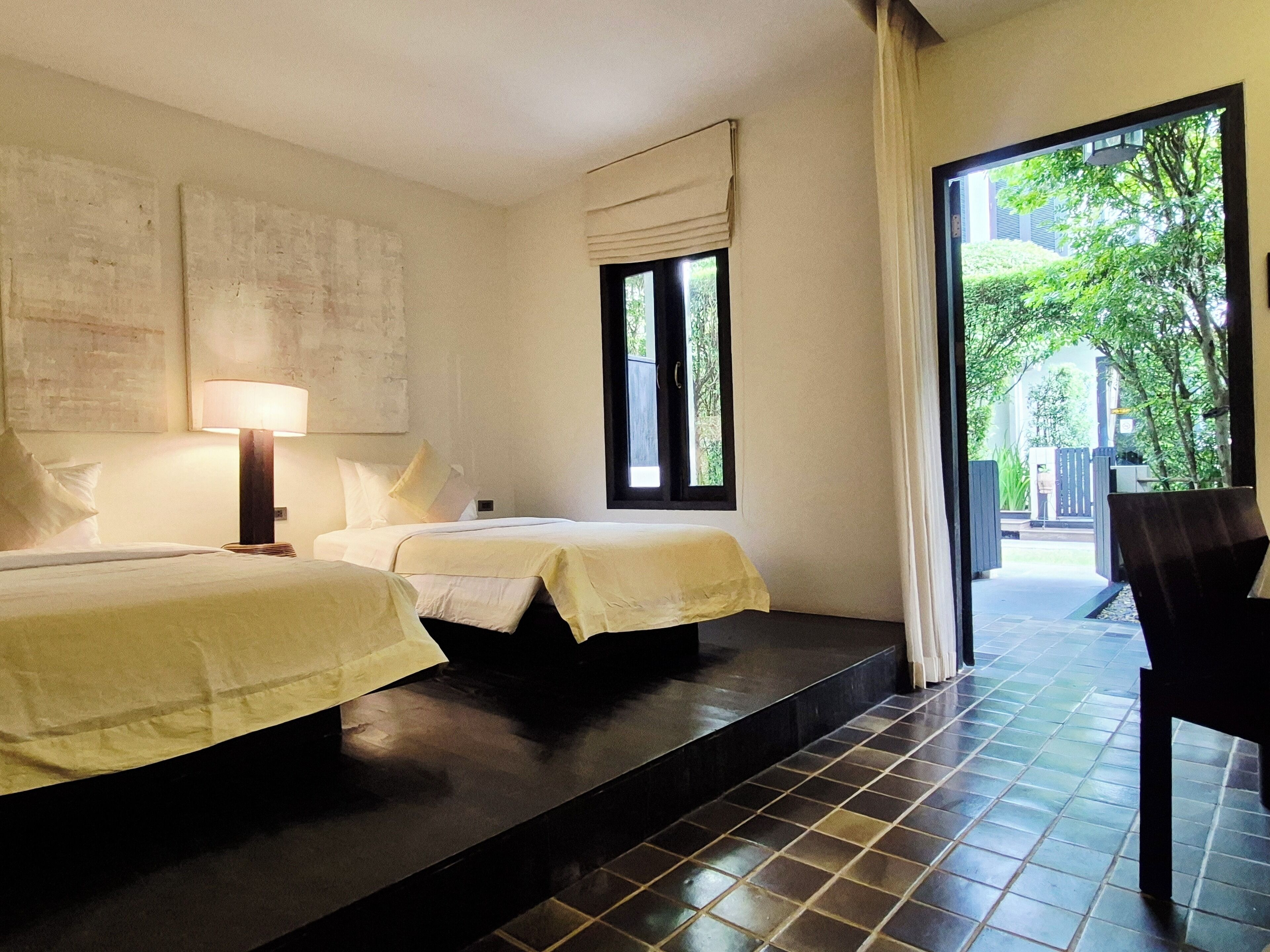 Deluxe Room, 2 Twin Beds, Courtyard View | Premium bedding, minibar, in-room safe, desk