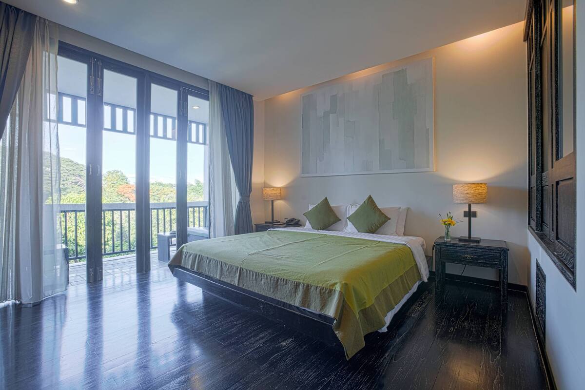 Habitación junior, 1 cama matrimonial, vista al río | Ropa de cama de alta calidad y minibar