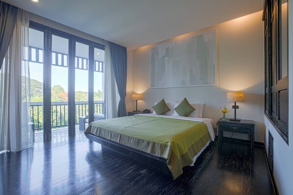 小型客房, 1 张双人床, 河景 | 高档床上用品、迷你吧、客房内保险箱、办公桌