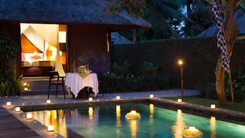 Breakfast, lunch, dinner served; Thai cuisine