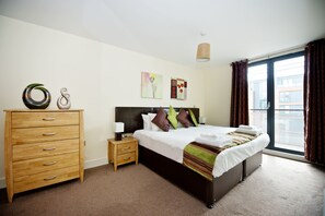 Pillow-top beds, blackout curtains, iron/ironing board - Staycity Serviced Apartments - Arcadian Centre (Birmingham)