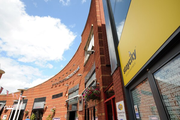 Front of property - Staycity Serviced Apartments - Arcadian Centre (Birmingham)