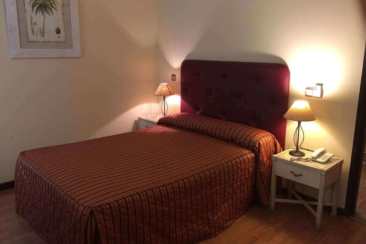 Down duvets, desk, free WiFi, individually decorated