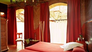 Minibar, in-room safe, desk, free WiFi