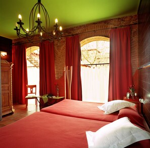 Minibar, in-room safe, desk, free WiFi - Palacio de la Serna (Ballesteros de Calatrava)