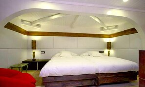 Minibar, in-room safe, desk, free WiFi - Palacio de la Serna (Ballesteros de Calatrava)