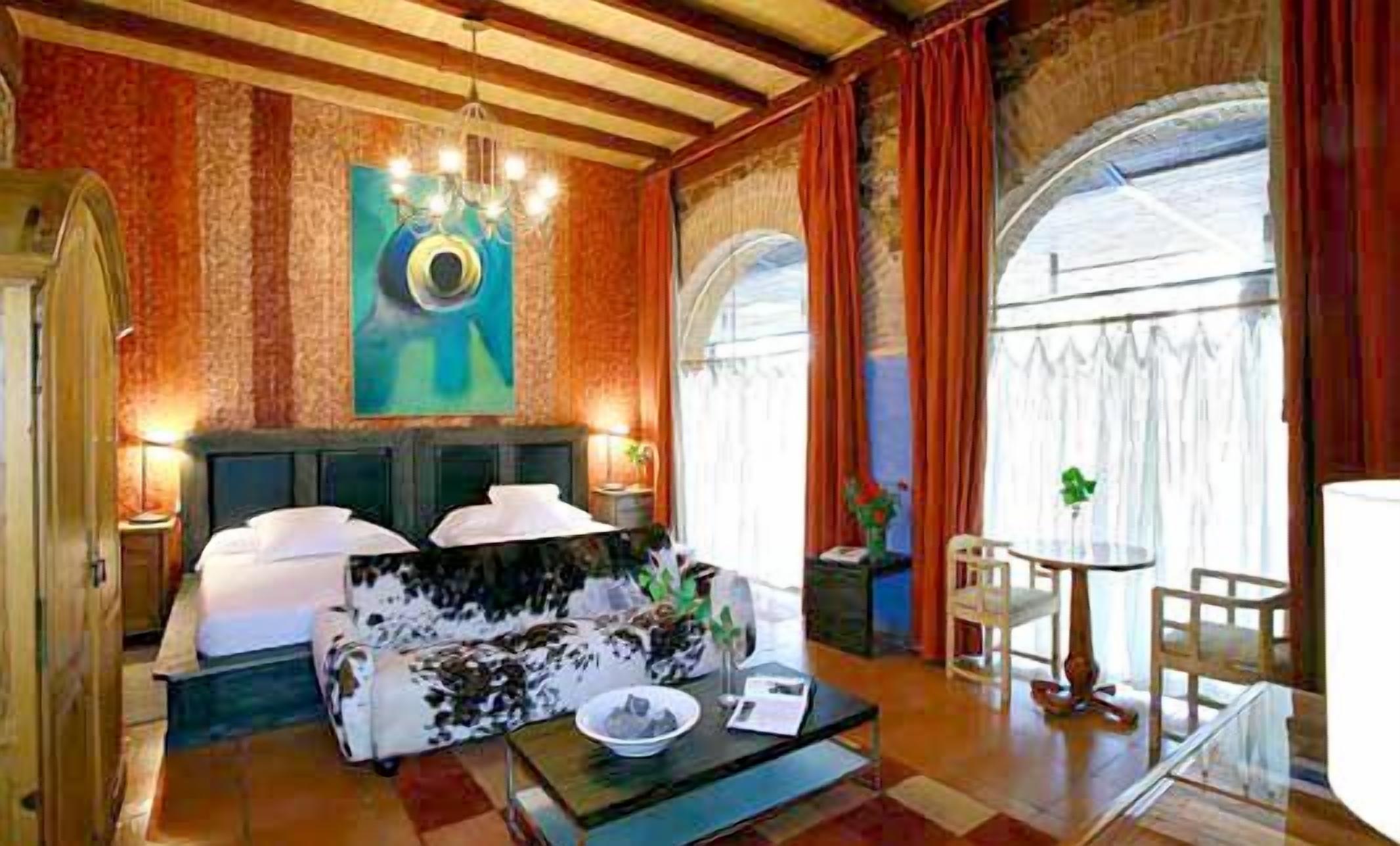 Minibar, Zimmersafe, Schreibtisch, kostenloses WLAN