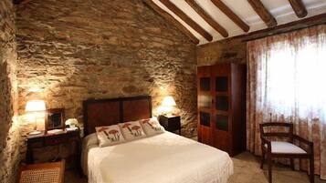 Free WiFi, bed sheets, wheelchair access