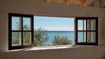 Superior Suite, Ocean View (with Chill Out) | Minibar, in-room safe, laptop workspace, WiFi (free)