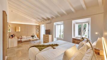 Superior Suite, Ocean View (with Chill Out) | Minibar, in-room safe, individually decorated, individually furnished