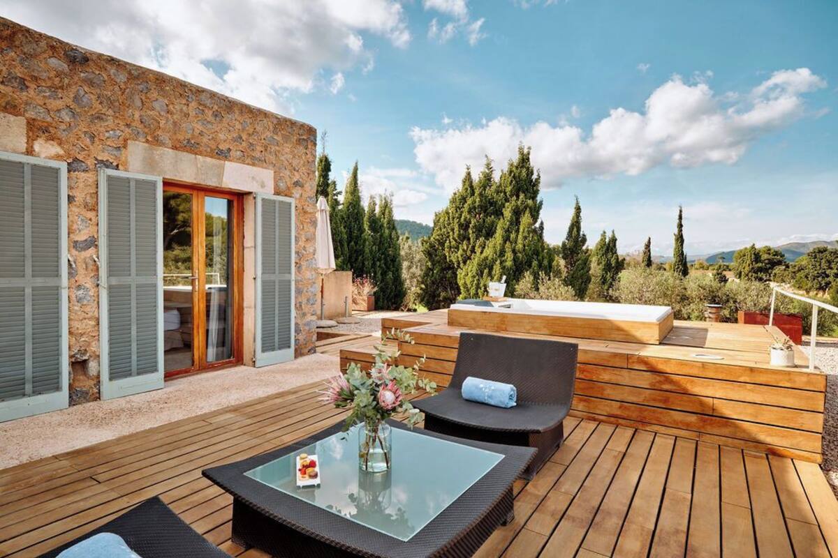 Suite de lujo, bañera de hidromasaje | Minibar, caja fuerte, espacio para trabajar con un portátil