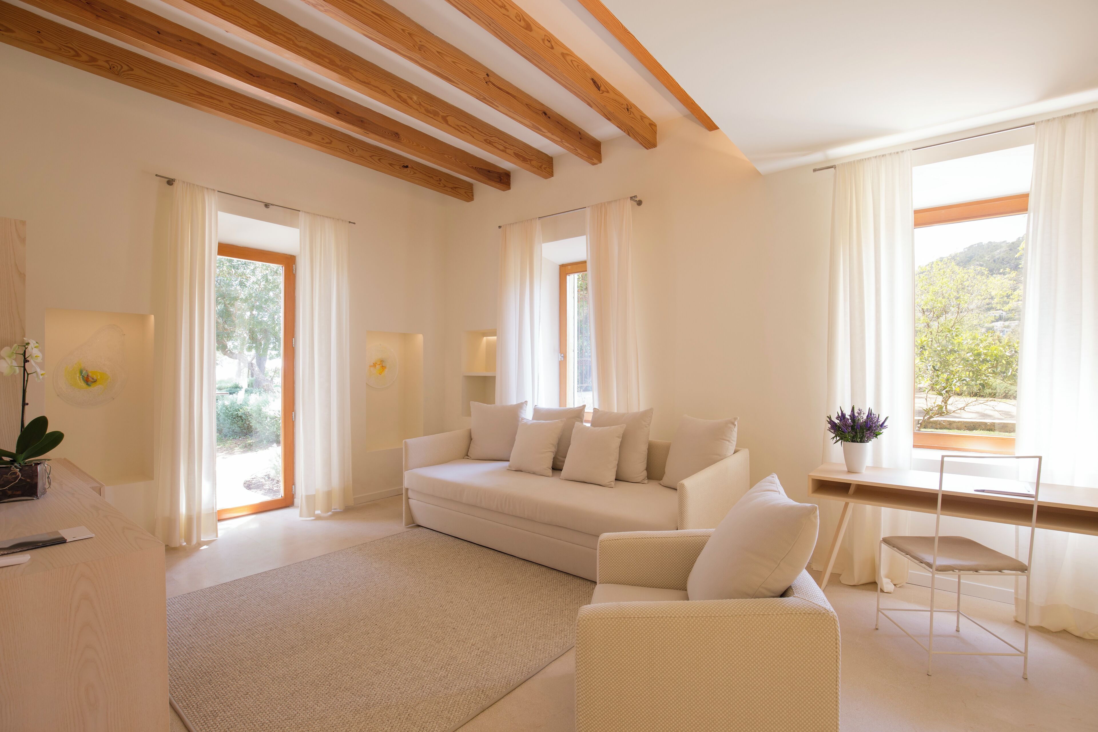 Suite de lujo, bañera de hidromasaje | Minibar, caja fuerte, decoración individual y mobiliario individual