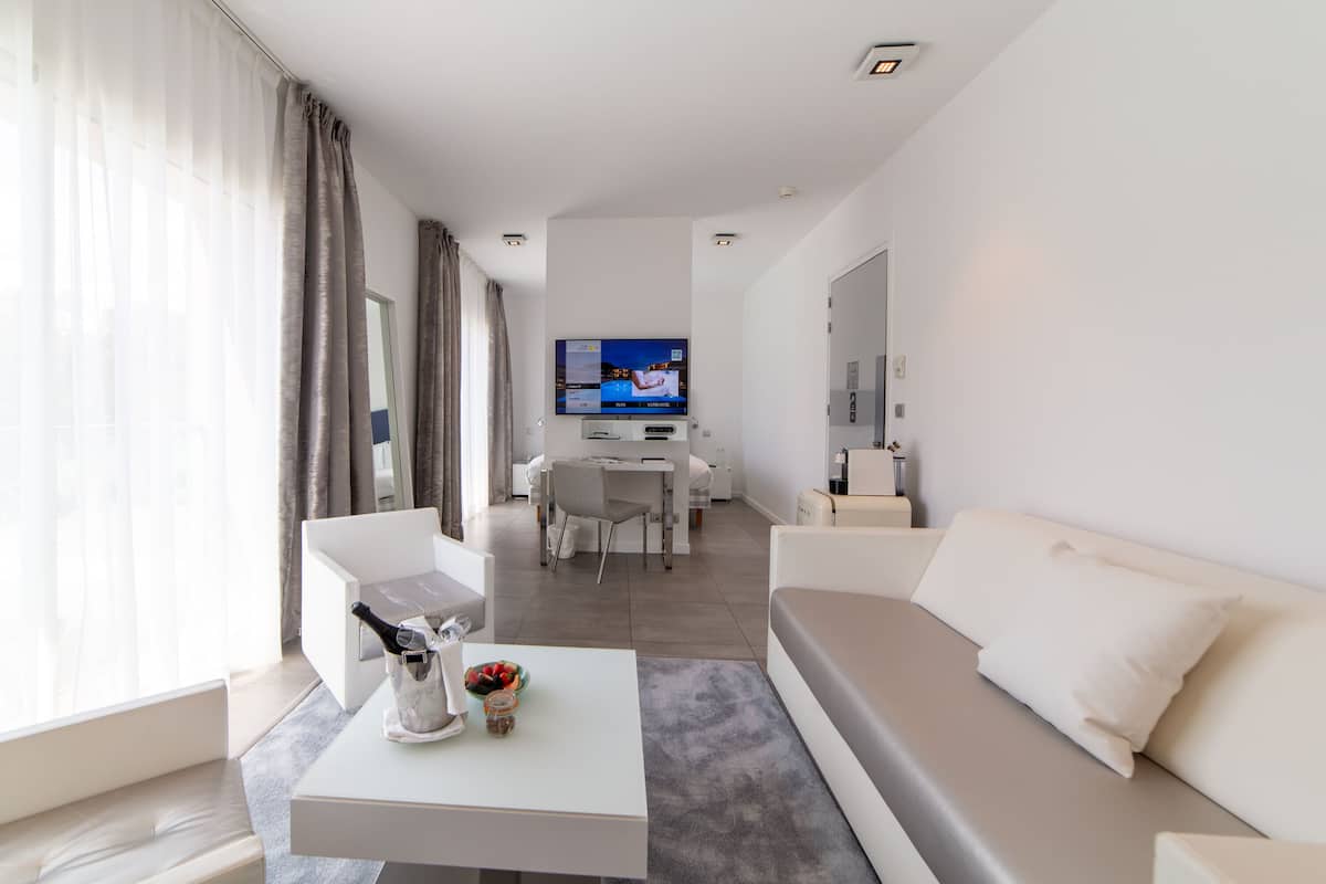 Ropa de cama de alta calidad y minibar