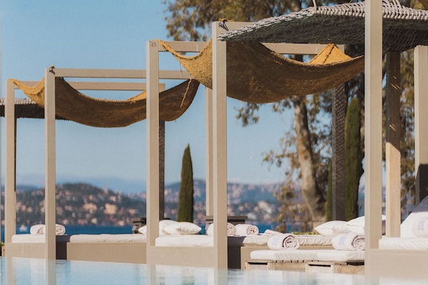 3 outdoor pools, open 9:00 AM to 8:00 PM, pool umbrellas, sun loungers