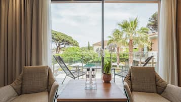 Deluxe Wood | Roupas de cama premium, frigobar, cofres nos quartos