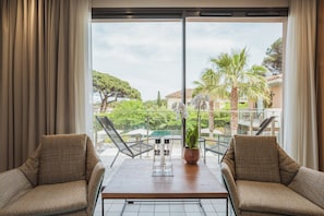 Deluxe Wood | 1 bedroom, premium bedding, minibar, in-room safe