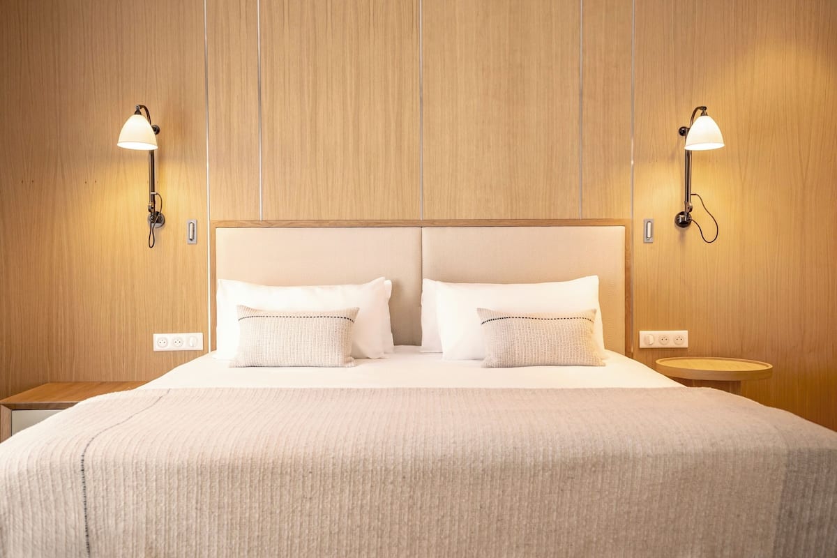 Ropa de cama de alta calidad y minibar