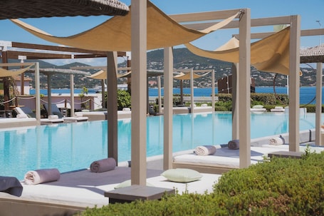 3 outdoor pools, open 9:00 AM to 8:00 PM, pool umbrellas, sun loungers. Kube Hotel Saint-Tropez