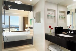 Deluxe Room, 1 Queen Bed, Ocean View