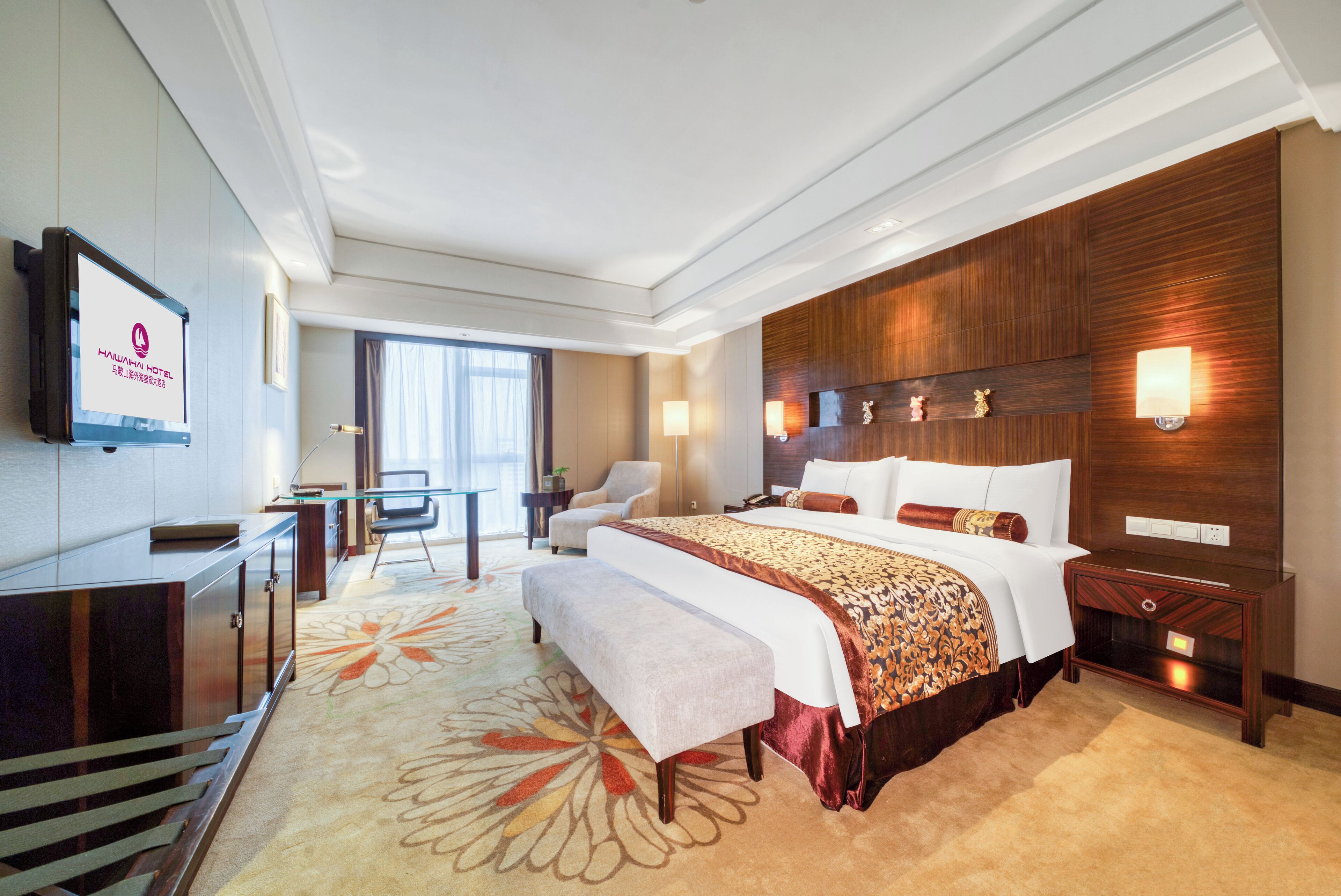 Cofres nos quartos, escrivaninha, espaço de trabalho para notebook