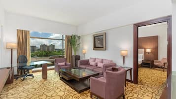 Executive Suite | Minibar, in-room safe, desk, free rollaway beds