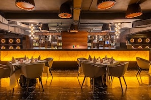 2 bars/lounges - Country Inn & Suites by Radisson, Sahibabad, Distt Ghaziabad (U.P.) (Ghaziabad)
