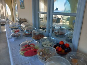 Petit déjeuner composé de spécialités régionales compris tous les jours