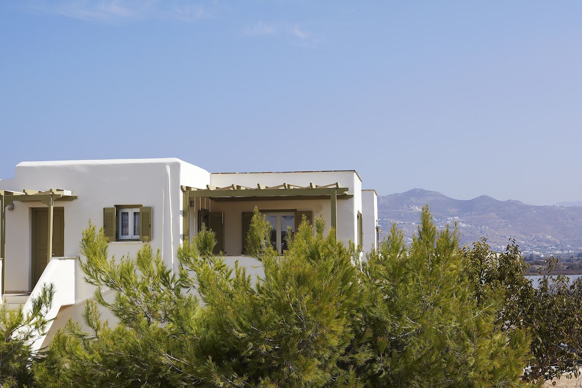 Family Suite, 2 Bedrooms, Jetted Tub, Sea View | 2 bedrooms, premium bedding, down comforters, in-room safe