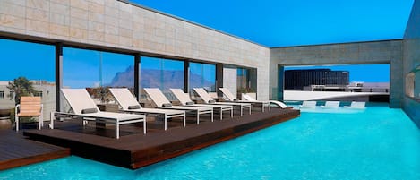 Outdoor pool, pool loungers