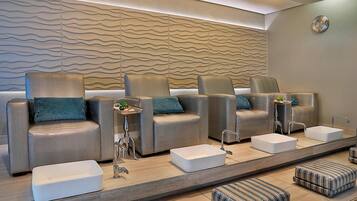 2 bars/lounges, tapas bar