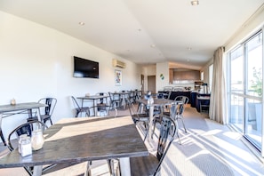 Daily continental breakfast (NZD 25 per person)
