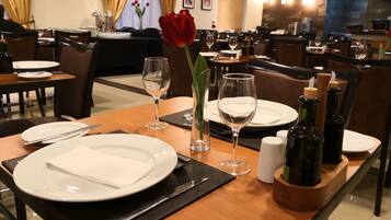 Breakfast, lunch and dinner served