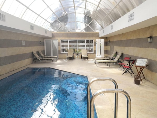 Una piscina techada