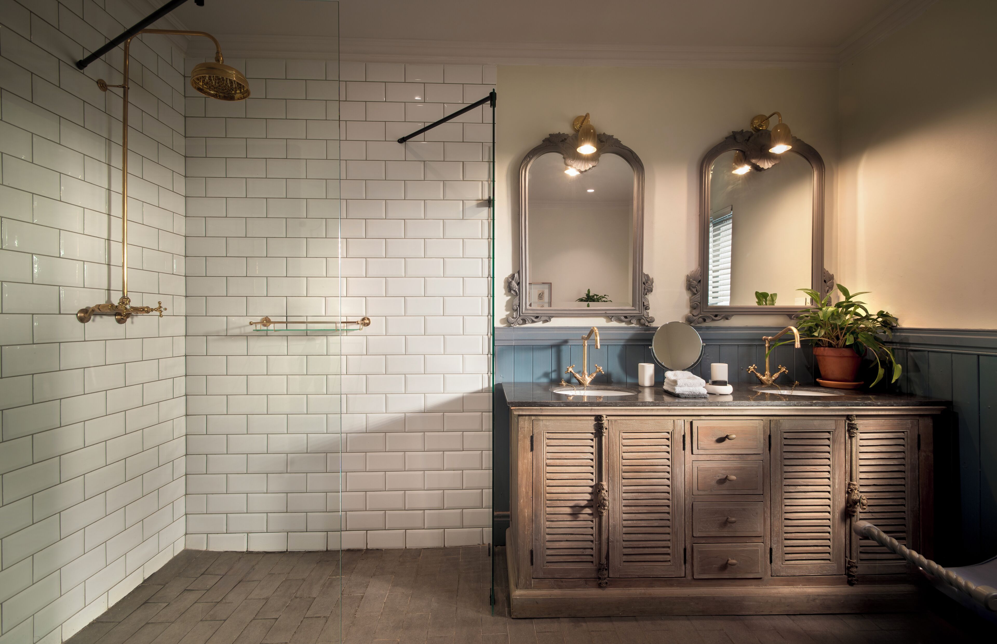 separate bathtub and shower, deep-soaking bathtub