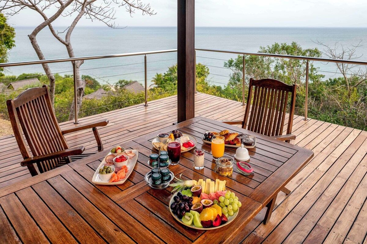 Villa, 2 habitaciones, piscina privada, vistas al mar | Ropa de cama de alta calidad y edredones de plumas