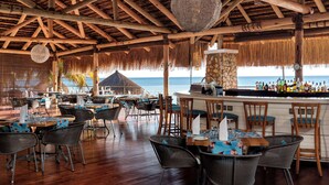 3 restaurants; breakfast, lunch, dinner, and brunch served