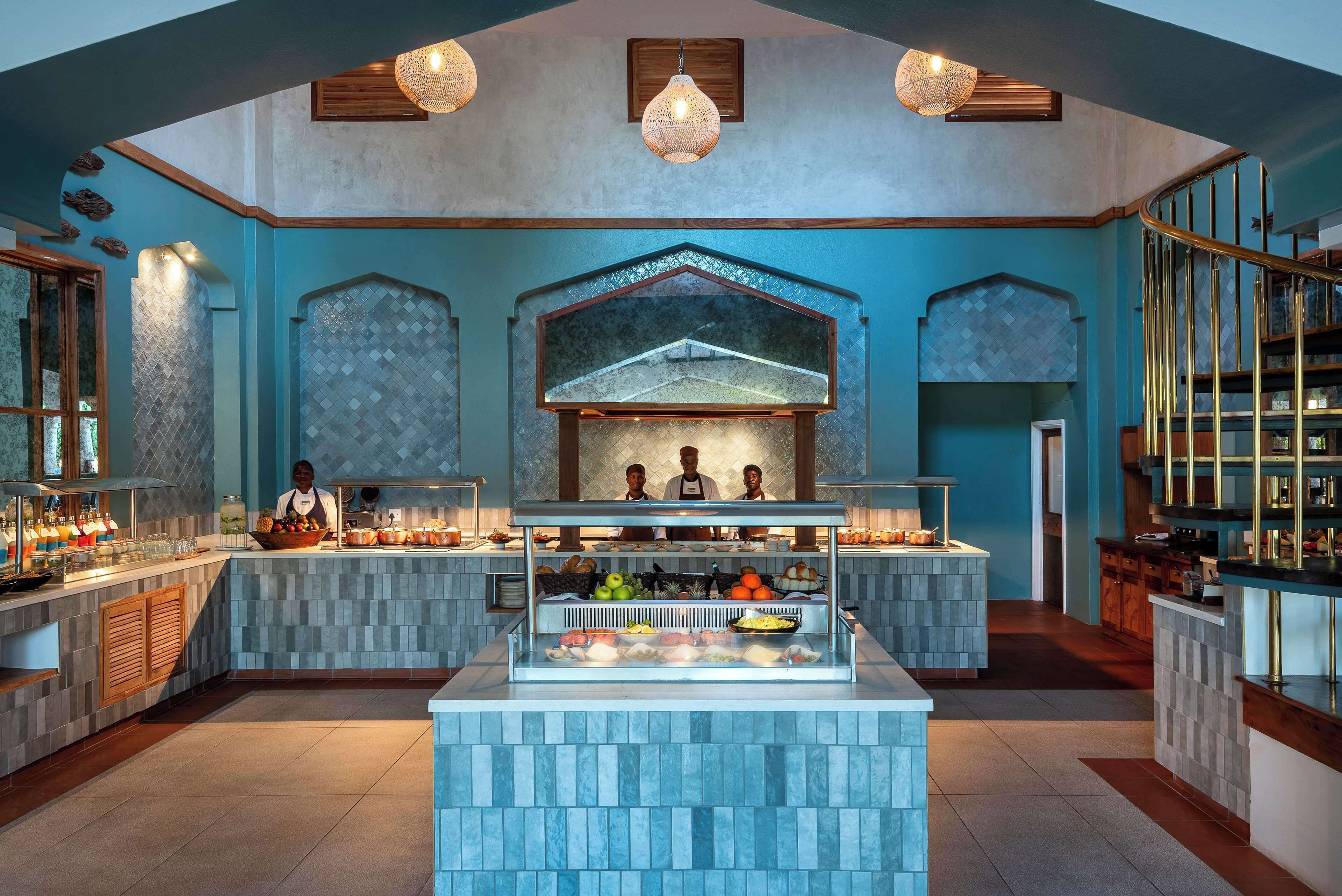 3 間餐廳，供應早餐、午餐和晚餐，燒烤