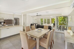 タウンホーム 3 ベッドルーム | 客室ごとに異なる装飾、客室ごとに異なるインテリア、防音設備、アイロン / アイロン台