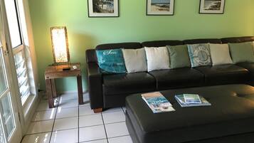 Two Bedroom Townhouse | Lobby sitting area