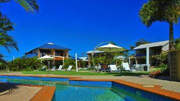 4 outdoor pools, a heated pool, pool loungers