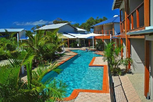 4 outdoor pools, a heated pool, sun loungers