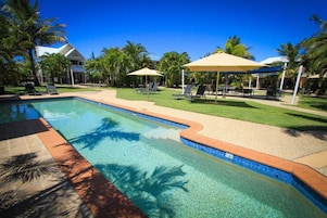 4 outdoor pools, a heated pool, sun loungers